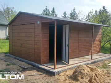 Garaż 4x5m z boczną wiatą 1x5m | dwuspadowy | drewnopodobny