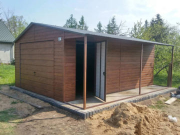 Garaż 4x5m z boczną wiatą 1x5m | dwuspadowy | drewnopodobny